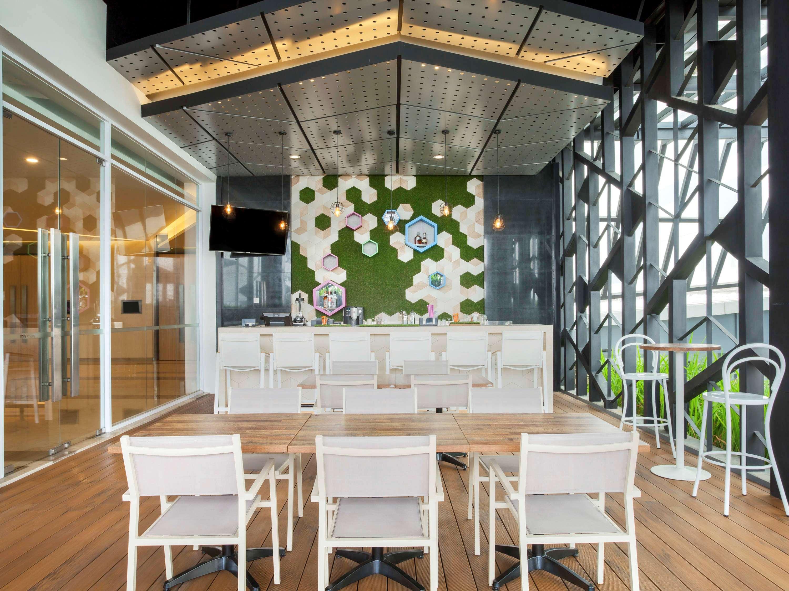 Ibis Styles Jakarta Sunter Jacarta Exterior foto