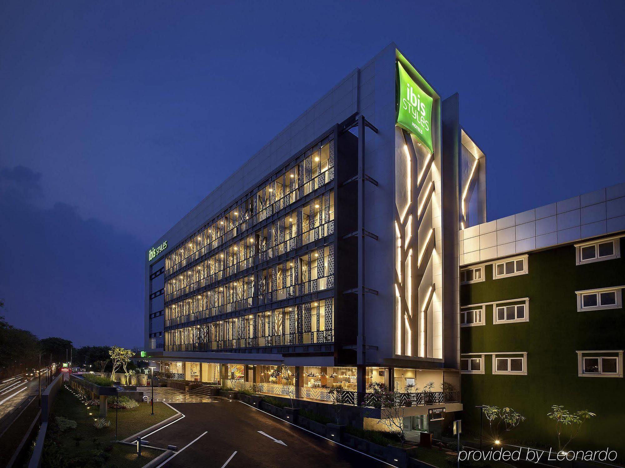Ibis Styles Jakarta Sunter Jacarta Exterior foto